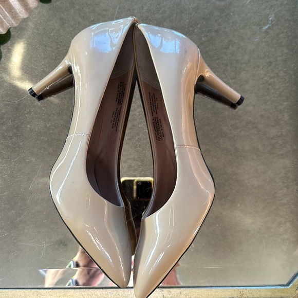 7.5 Rockport Nuetral Heel - Picture 4 of 5